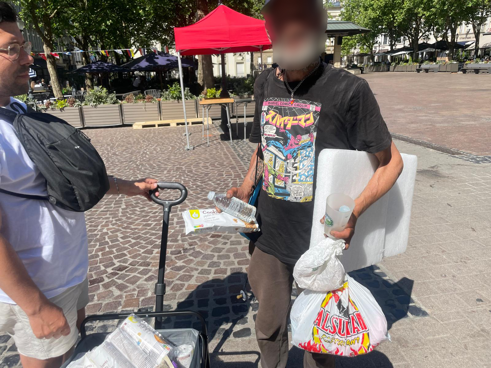 Timotei-internationnal sortie de chaque jeudi afin de distribuer des aliments et vetements au gents necessiteux