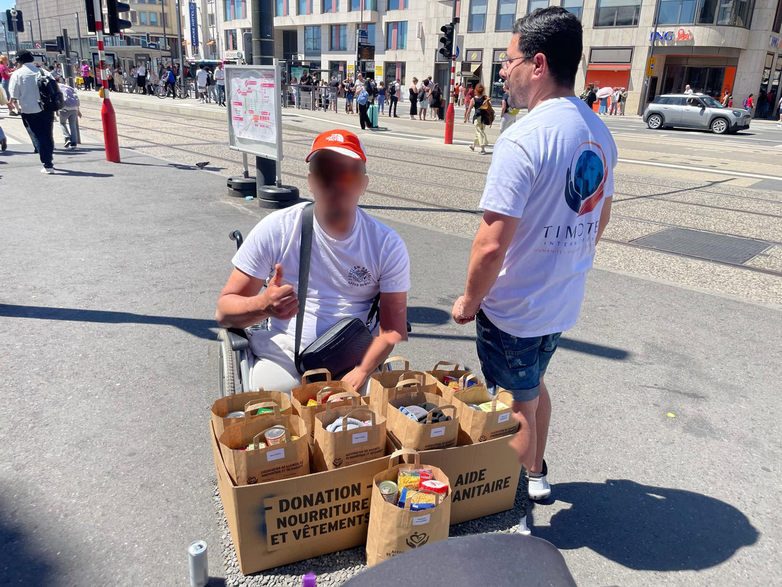 Timotei-internationnal sortie de chaque jeudi afin de distribuer des aliments et vetements au gents necessiteux